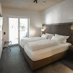 Stroblerhof Отель