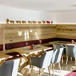 Отель Stroblerhof 4*