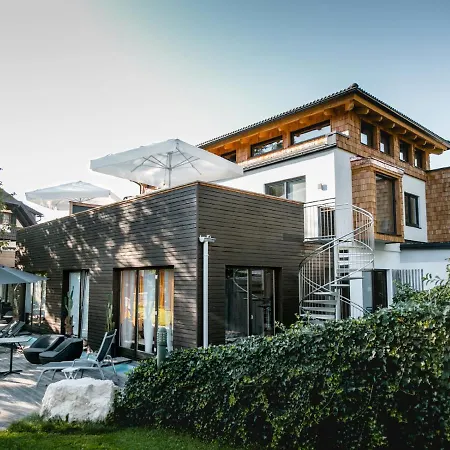 מלון Stroblerhof 4*